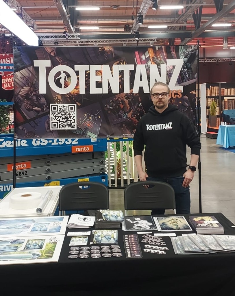 Totentanzcomics messuosasto pystytyspäivänä, ennen messuja.